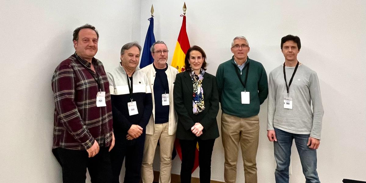 Representantes de los sindicatos y asociaciones mayoritarias con la directora general de Biodiversidad , Bosques y Desertificación